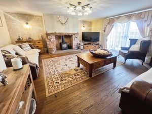 Living room- click for photo gallery